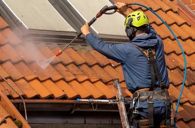 Démoussage et hydrofuge de toiture à Soudeilles
